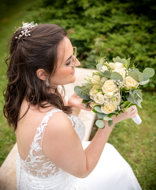 Photographe mariage Versailles – Mariée bouquet