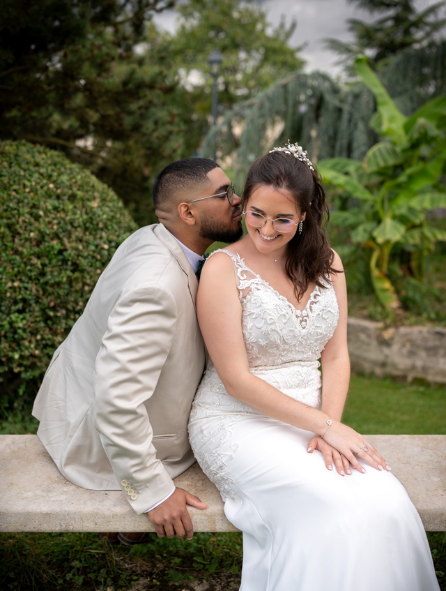 Photographe de mariage en Yvelines – Couple banc