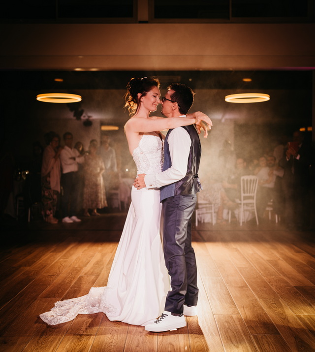 Photographe de mariage en Yvelines – Couple qui danse