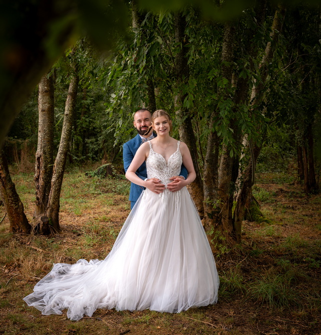 Photographe mariage Eure (27) – Couple qui me regarde