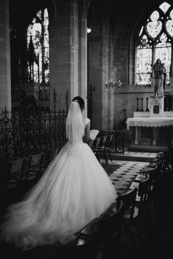 Photographe mariage - La mariée dans l'église
