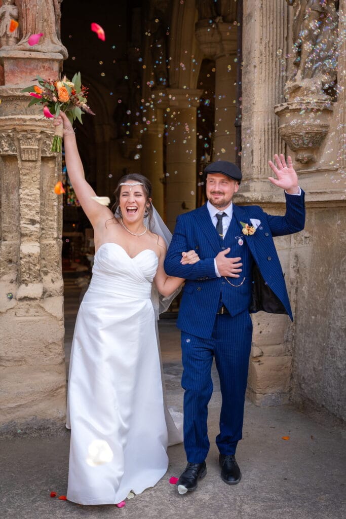 Photographe mariage - Mariés à la sortie de l'église